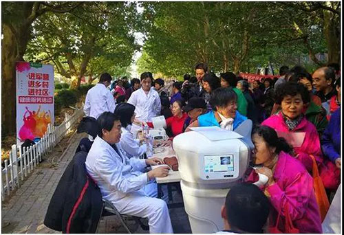 4慈銘進社區義診現場火爆.jpg 4慈銘進社區義診現場火爆.jpg