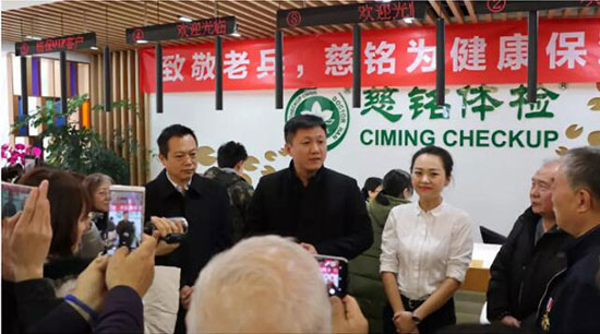 6邀請(qǐng)到特別嘉賓中國(guó)青聯(lián)委員王威與老兵們交流.jpg 6邀請(qǐng)到特別嘉賓中國(guó)青聯(lián)委員王威與老兵們交流.jpg